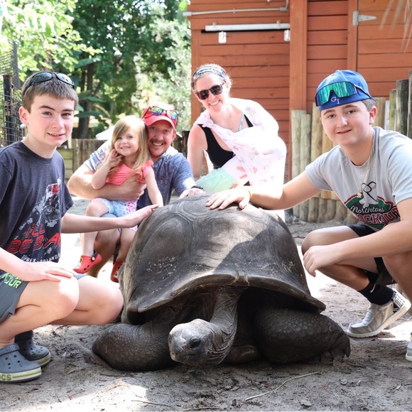 Meet your Posher, Meghan - Picture 3 of 3